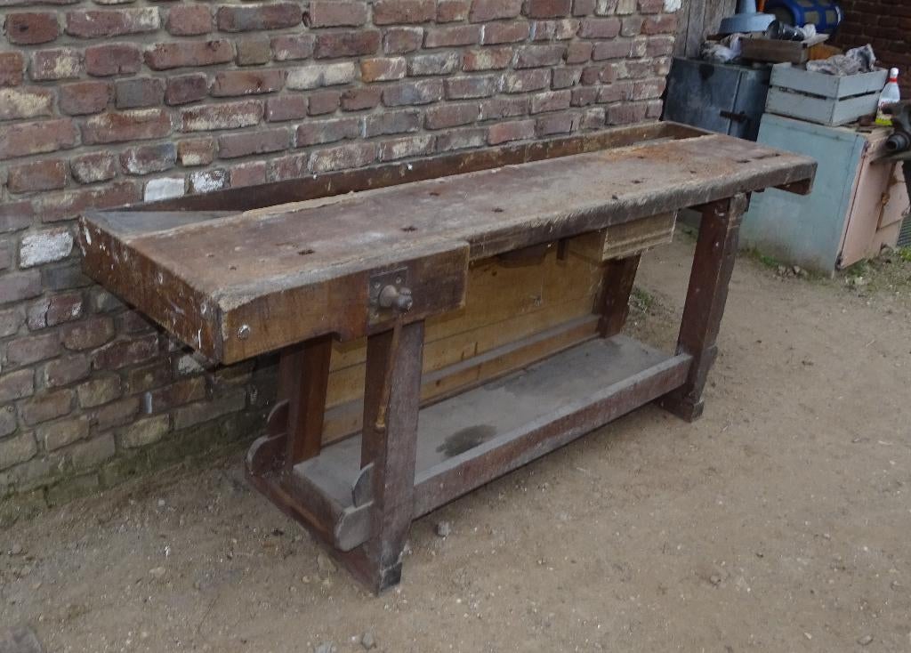 oude houten werkbank sitetabel met bankschroef, Ophalen