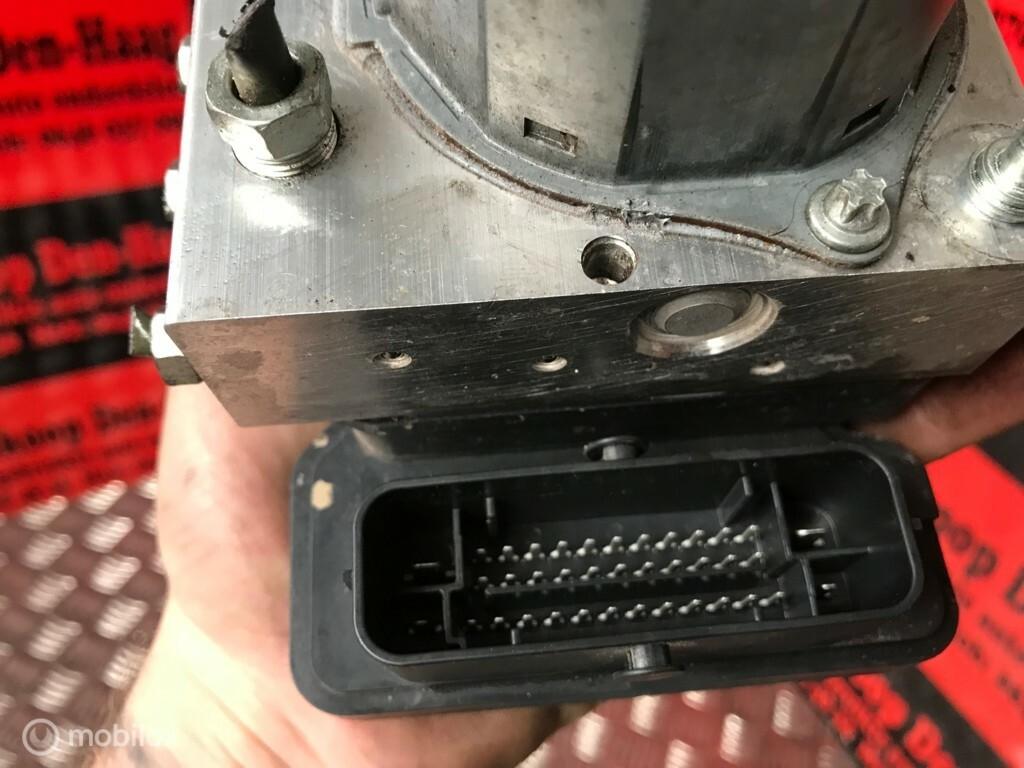 Toyota Aygo/C1/108 ('14-'18) 1.0 12V ABS POMP 445400H070, Ophalen of Verzenden, Gebruikt