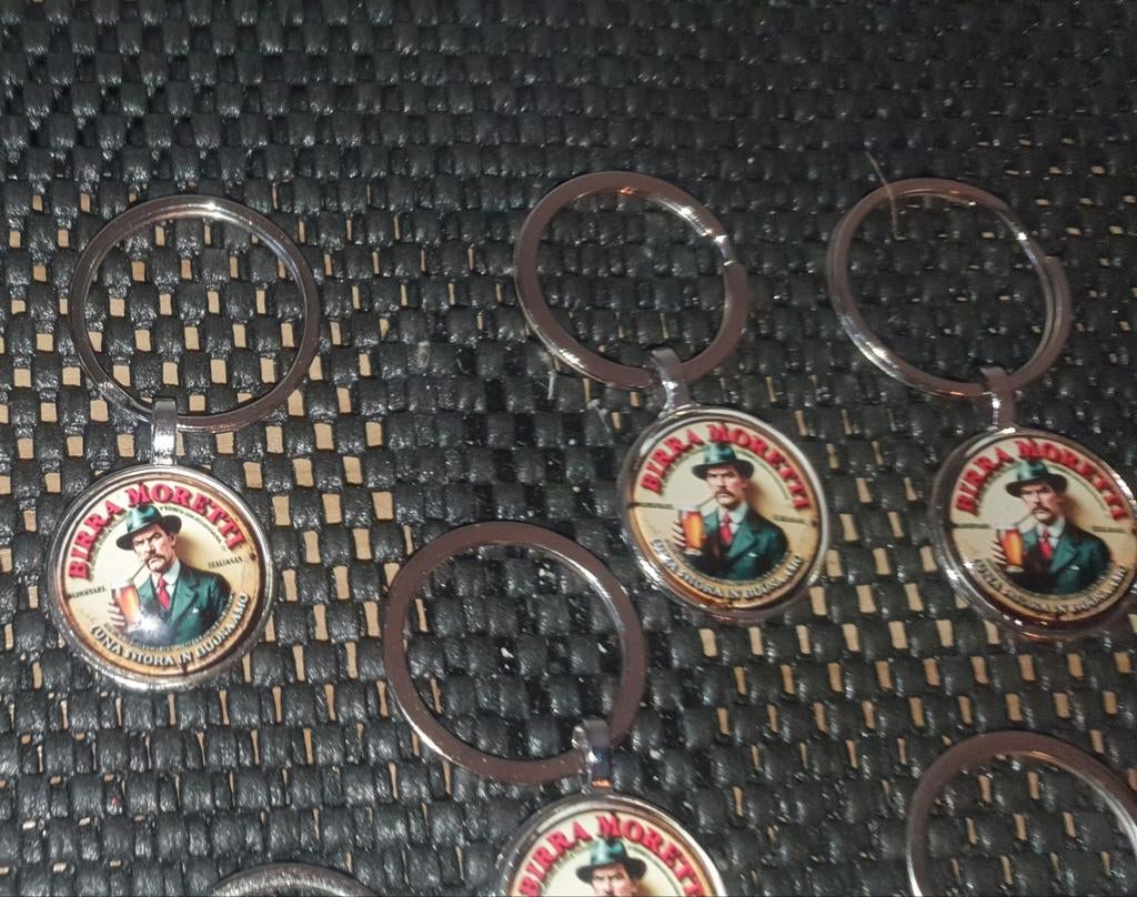 Birra Moretti Sleutelhangers - Een Stukje Italiaanse Passie, Verzamelen, Biermerken, Nieuw, Ophalen of Verzenden
