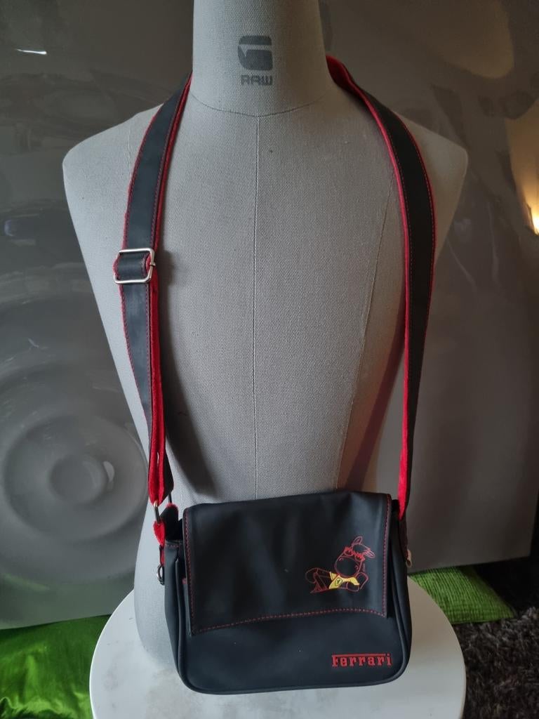 Ferrari officiële gelicentieerde crossbody/schoudertas., Ophalen of Verzenden, Nieuw, Zwart, Overige merken