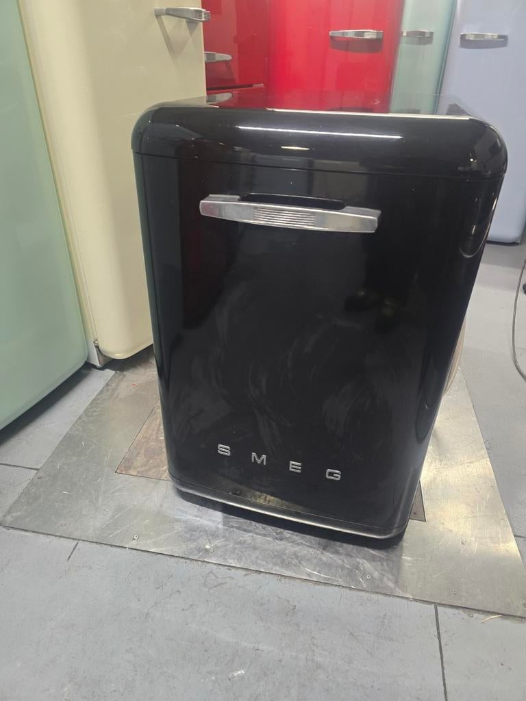 SMEG vrijstaand vaatwasser zwart!, Ophalen, Zo goed als nieuw, 45 tot 60 cm, Energieklasse A of zuiniger