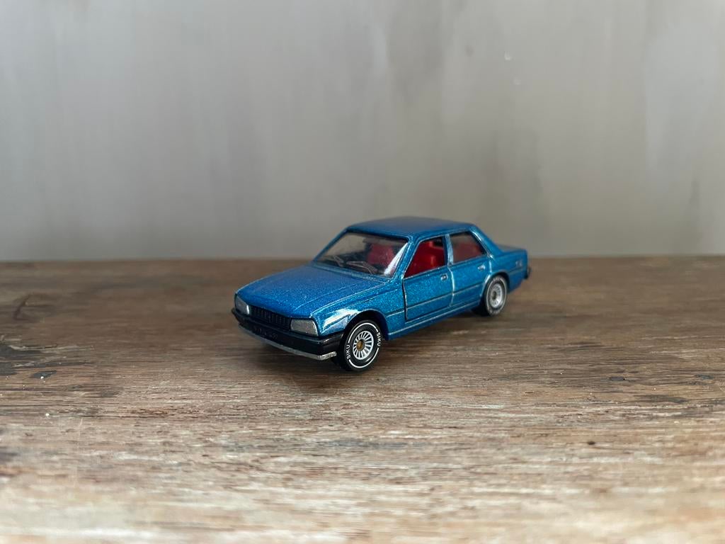 Siku 1043 - Peugeot 505 STI blauw, Hobby en Vrije tijd, Ophalen of Verzenden, Nieuw, Auto, SIKU