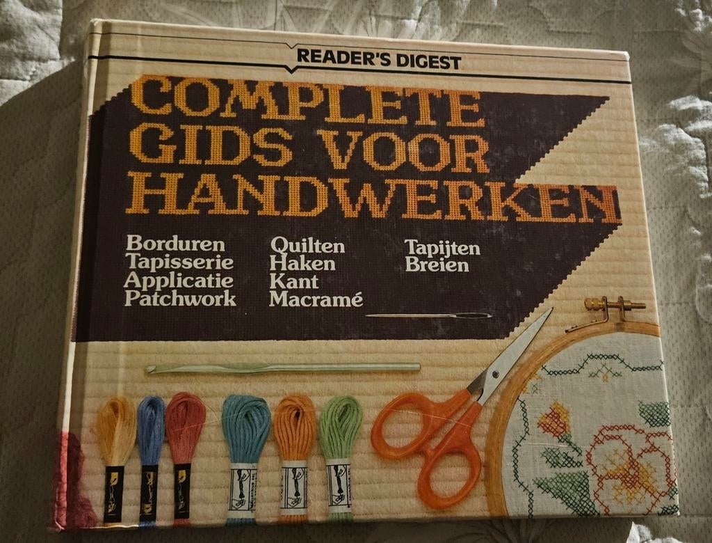 Complete Gids voor Handwerken - Reader's Digest, Ophalen of Verzenden, Gebruikt, Breien of Haken, Patroon of Boek