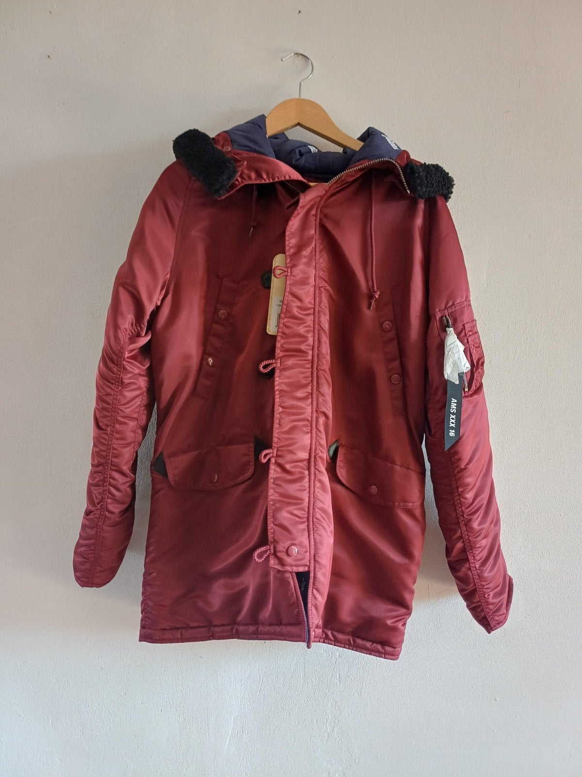 Patta x Alpha Industries N3B Parka Burgundy – NIEUW (Deadsto, Overige kleuren, Maat 48/50 (M), Nieuw, Ophalen of Verzenden