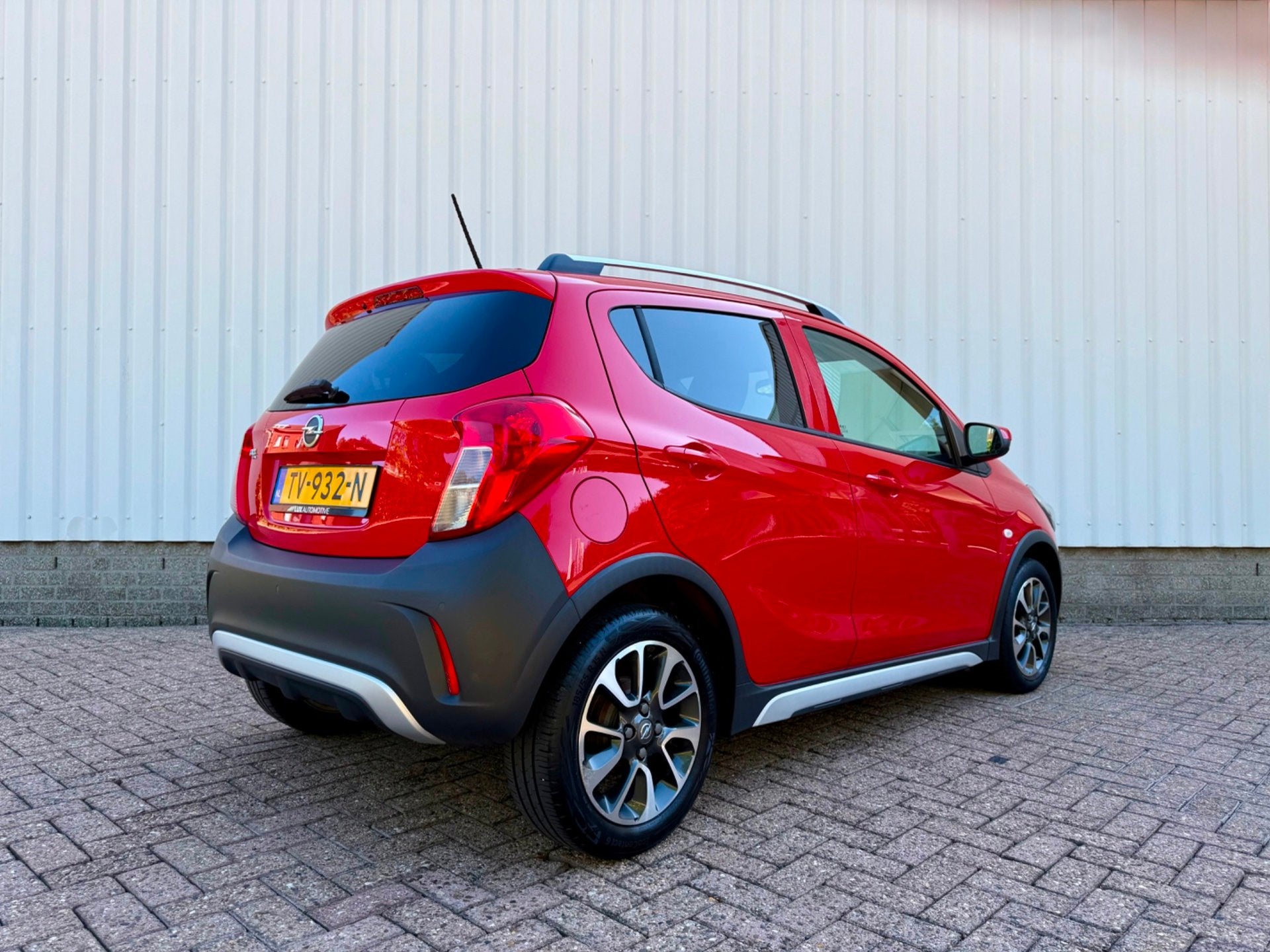 Opel KARL 1.0 Rocks Online Edition, CarPlay, PDC Dealer Onde, Voorwielaandrijving, 839 kg, Stof, Gebruikt