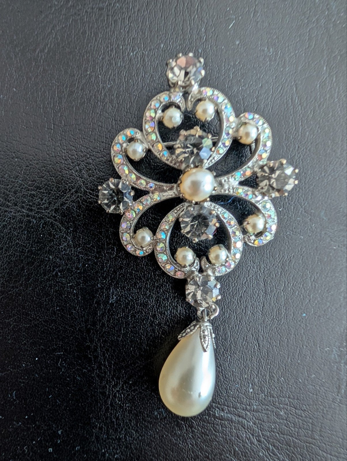 Elegante Broche met Parel en Kristallen, Sieraden, Tassen en Uiterlijk, Broches, Overige materialen, 4 tot 7 cm, Ophalen of Verzenden