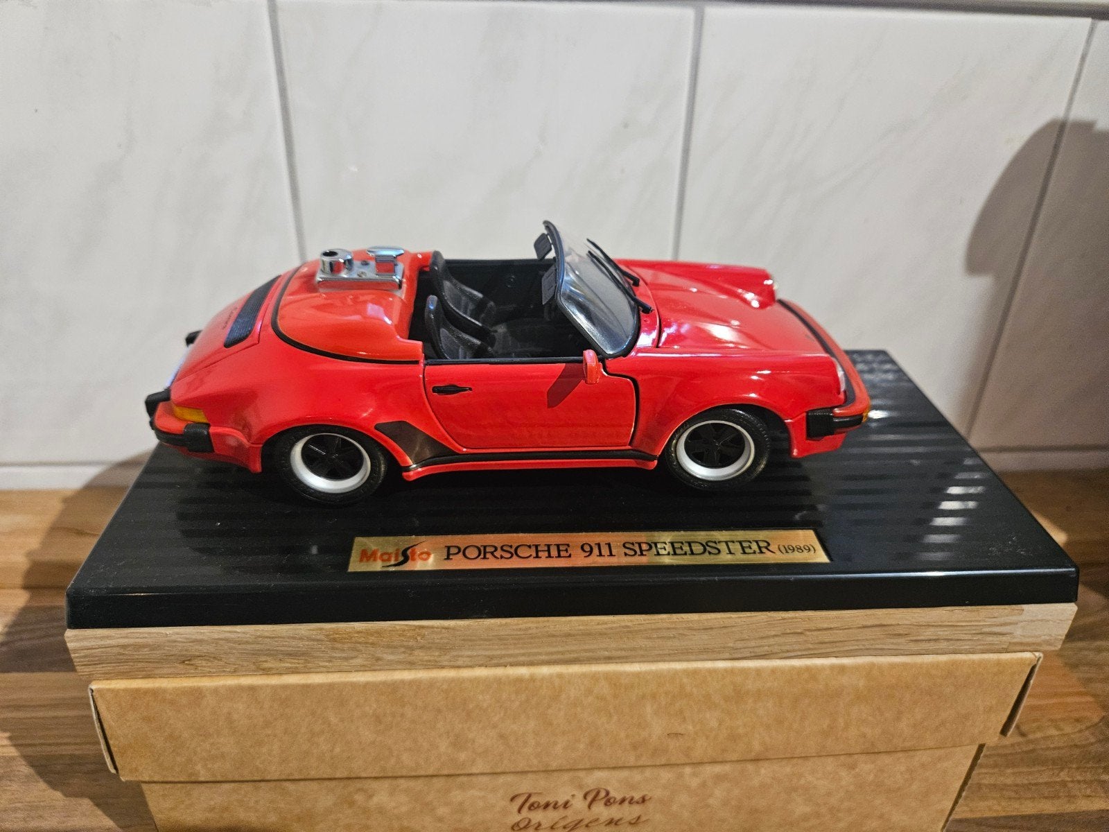 Maisto Porsche 911 Speedster met ingebouwde aansteker in OVP, Hobby en Vrije tijd, Modelauto's | 1:18, Ophalen of Verzenden, Zo goed als nieuw