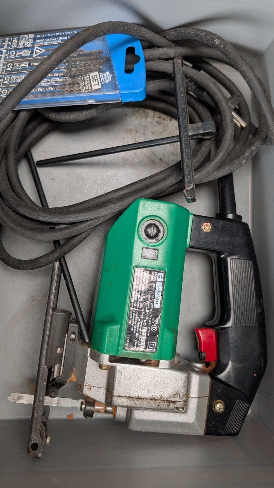Hitachi decoupeerzaag, Ophalen