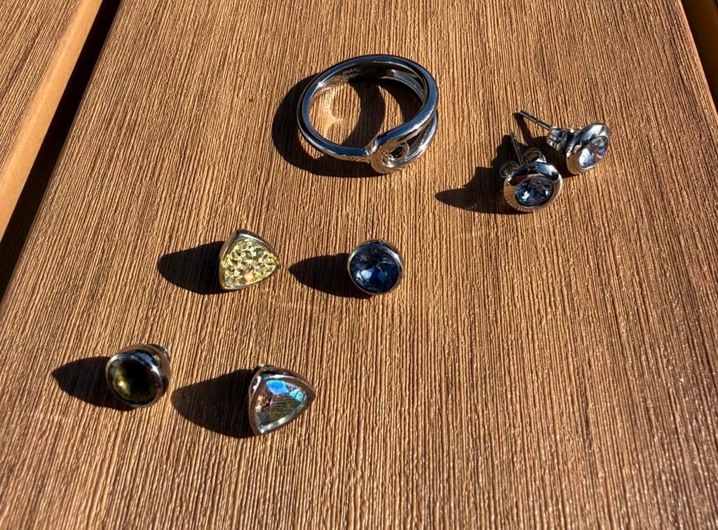 Melano oorbellen en Twisted ring met steentjes, Ophalen of Verzenden, Zo goed als nieuw, 17 tot 18, Dame