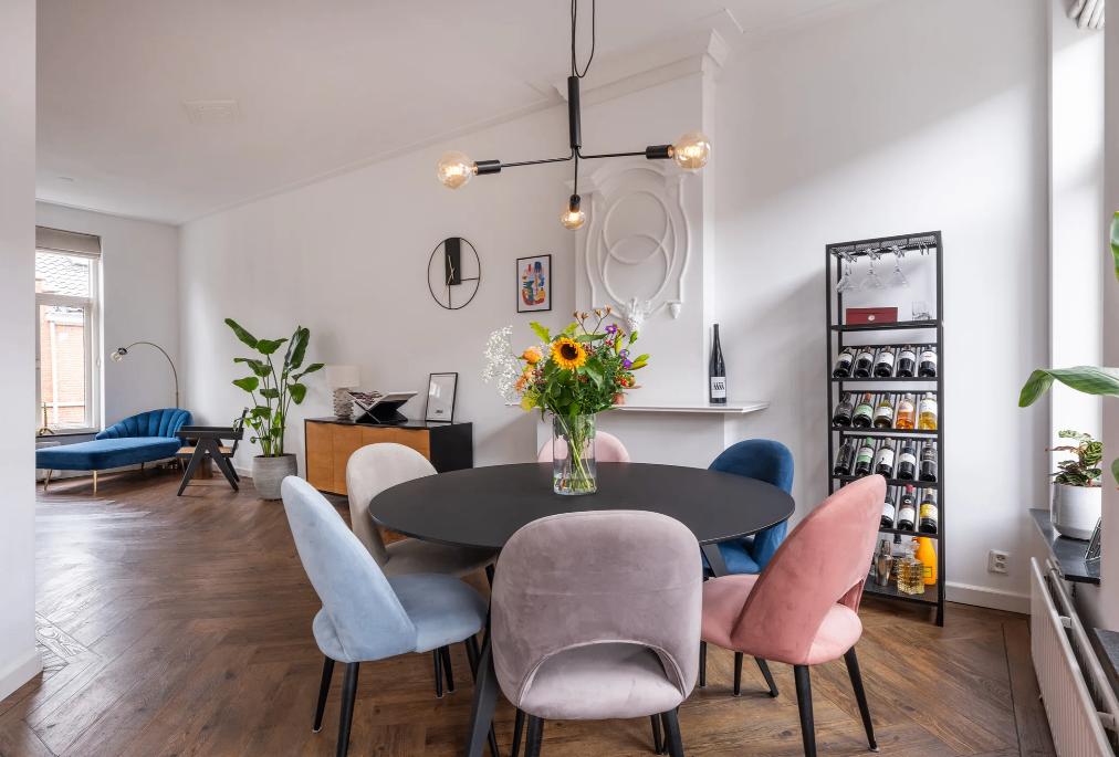 Table du Sud Fenix eettafel + Westwing stoelen + designlamp, Huis en Inrichting, Tafels | Eettafels, Ophalen, Rond, Zo goed als nieuw