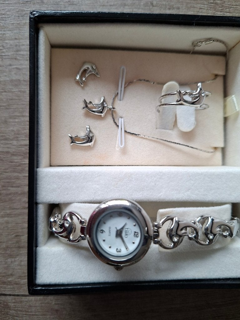 Sieraden set compleet (Horloge, oorbellen, ketting/hanger), Overige materialen, Overige voorstellingen, Verzenden, Nieuw