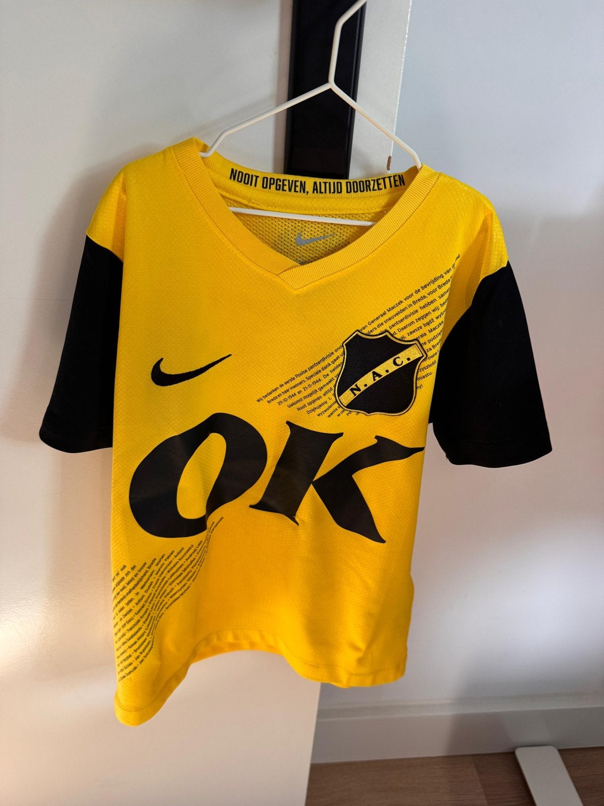 NAC Breda Thuisshirt 2023-2024 - Maat XS 122-128 Nike, Ophalen, Zo goed als nieuw, Maat 46 (S) of kleiner, Geel