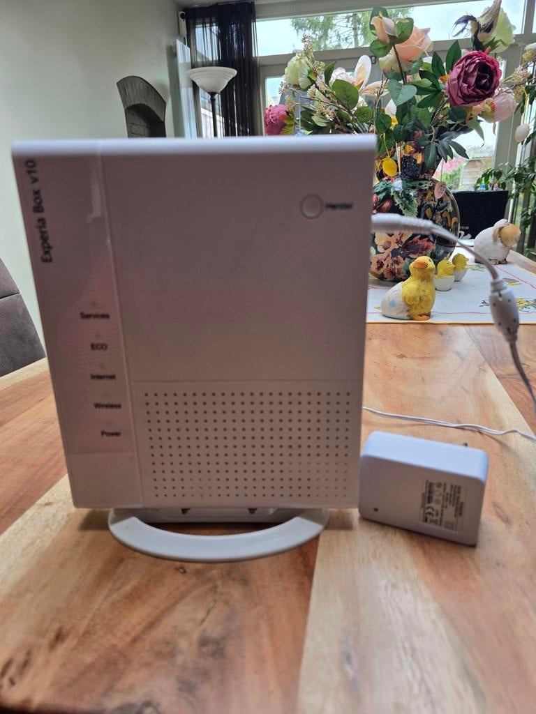 KPN Experia Box V10 Router/Modem, Computers en Software, Routers en Modems, Ophalen of Verzenden, Gebruikt, Router met modem, KPN