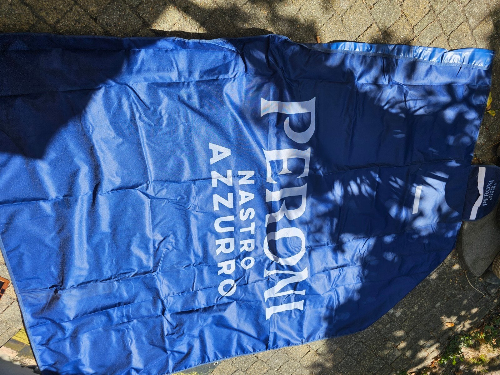 Groot picknickkleed van Peroni, handig opvouwbaar, Hobby en Vrije tijd, Picknickmanden, Ophalen of Verzenden, Zo goed als nieuw