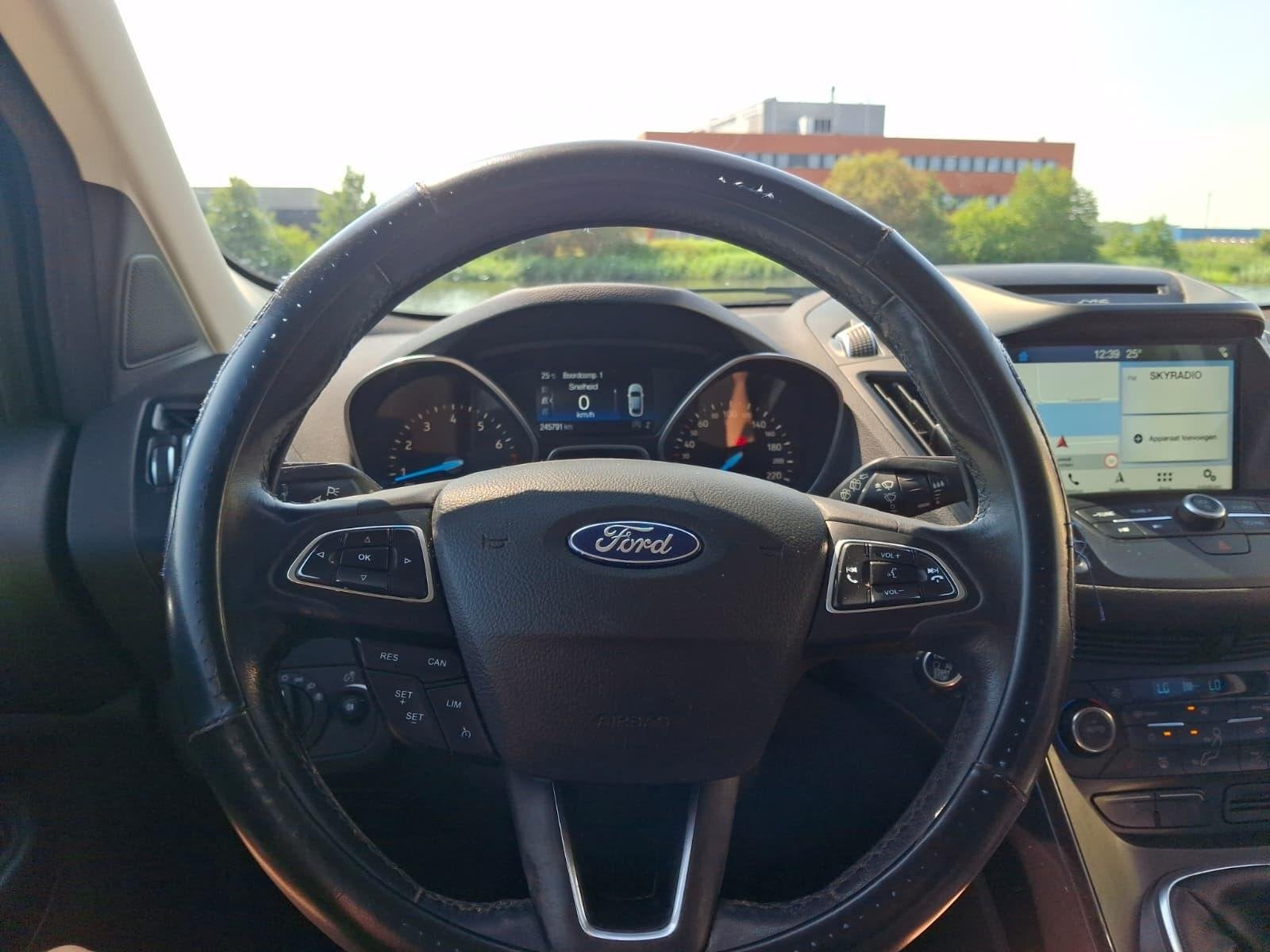 Ford Kuga 1.5 EcoBoost Titanium | KEYLESS| NW APK | LMV | NE, Auto's, Ford, Euro 6, 4 cilinders, Leder en Stof, Origineel Nederlands