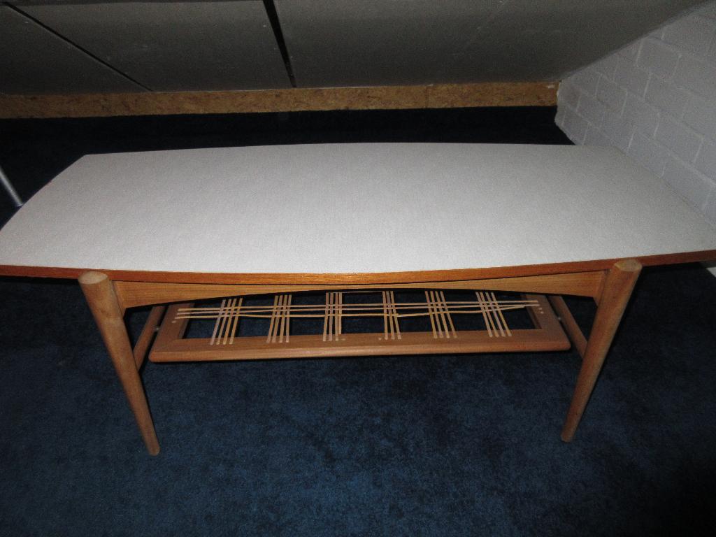 Vintage tafel salontafel met omkeerbaar formica blad, Ophalen, Gebruikt, 100 tot 150 cm, 50 tot 100 cm