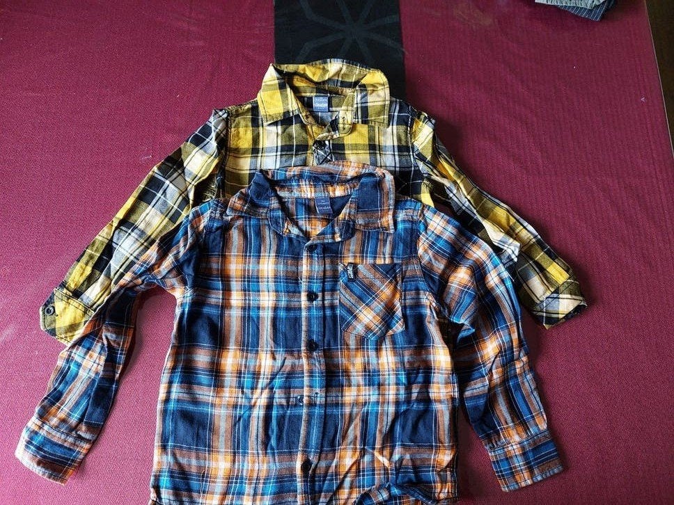 2 geruite blouses maat 104 voor jongens, Overhemd of Blouse, Frendz, Ophalen of Verzenden, Zo goed als nieuw