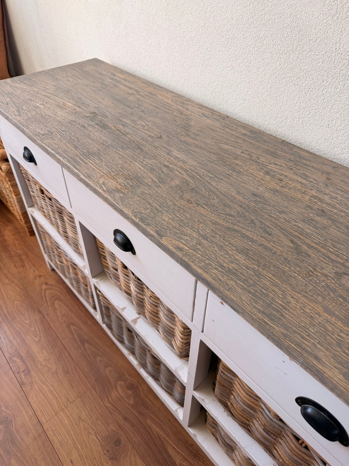 Landelijk dressoir met rieten manden en lades, Huis en Inrichting, Kasten | Dressoirs, Ophalen, Gebruikt, 100 tot 150 cm, Met lade(s)