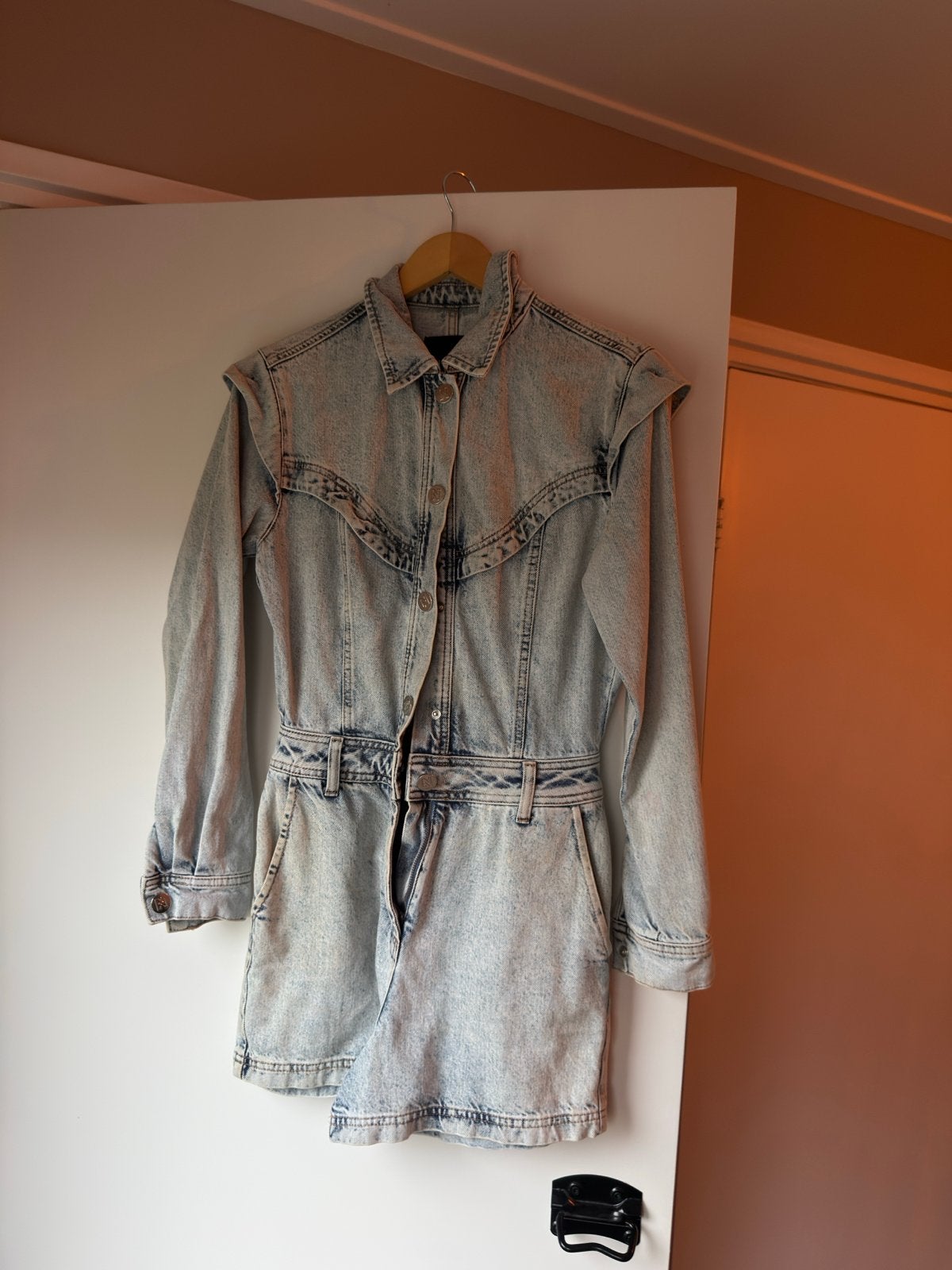 Nieuwe Nikkie spijker jumpsuit - Maat 36, Kleding | Dames, Ophalen of Verzenden, Zo goed als nieuw, Blauw, W28 - W29 (confectie 36)