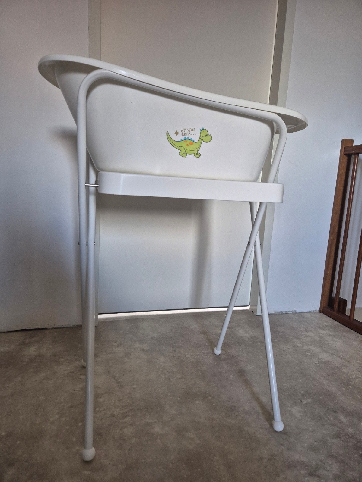 Babybadje met standaard en dinosaurus opdruk, Kinderen en Baby's, Badjes en Verzorging, Gebruikt, Badje, Standaard, Ophalen