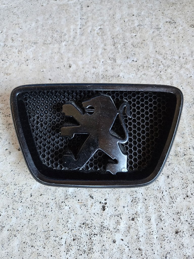 Grille-embleem Peugeot 306, Ophalen of Verzenden, Voor, Peugeot, Bumper