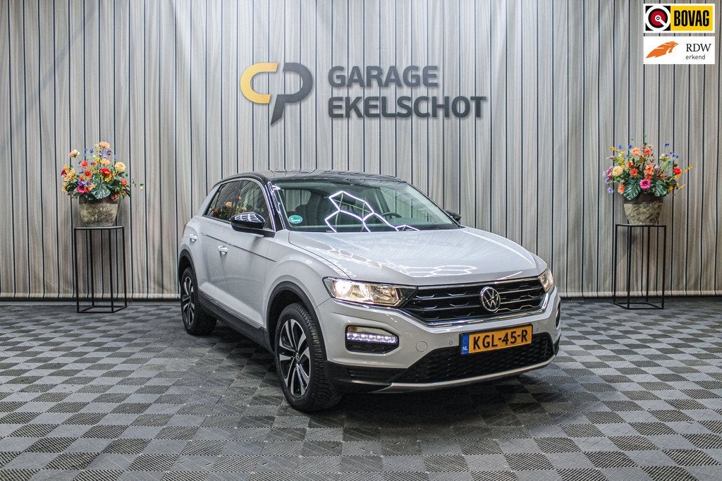 Volkswagen T-ROC 1.5TSI UNITED|Stoelv|Carplay|Navi|Trekhaak, Auto's, Voorwielaandrijving, Stof, 4 cilinders, 150 pk