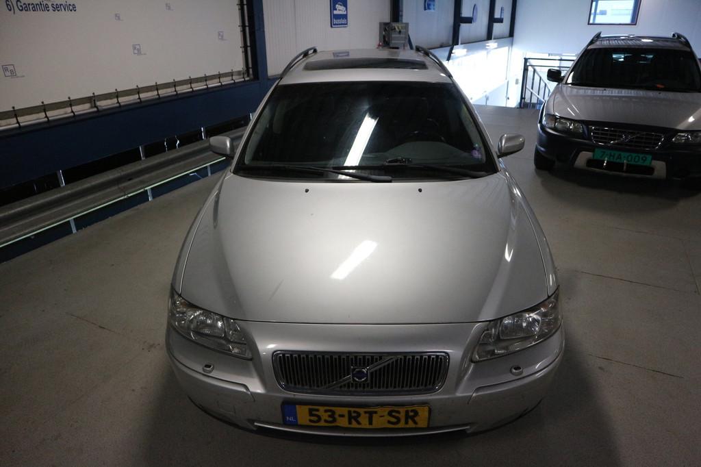 Volvo V70 2.4 Summum / LPG / AUTOMAAT / FACELIFT / RIJDT TOP, 1553 kg, 2435 cc, 170 pk, Euro 4