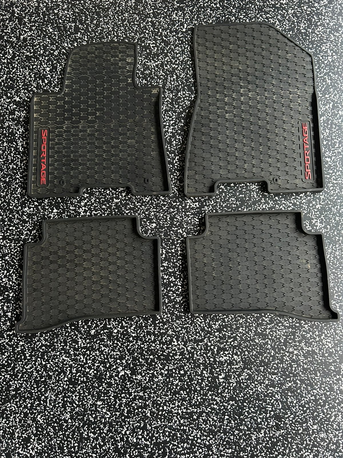 Gebruikte rubbermattenset Kia Sportage model 2021, Auto diversen, Automatten, Ophalen, Gebruikt