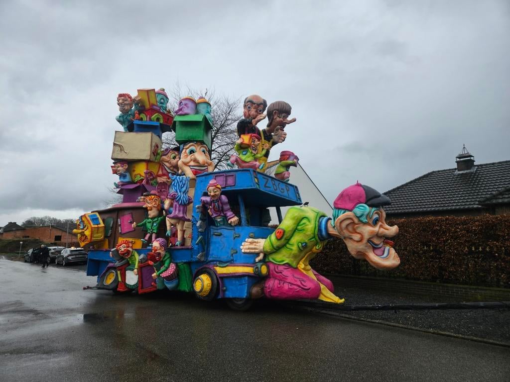 Grote carnavalswagen met figuren, Ophalen of Verzenden, Carnaval