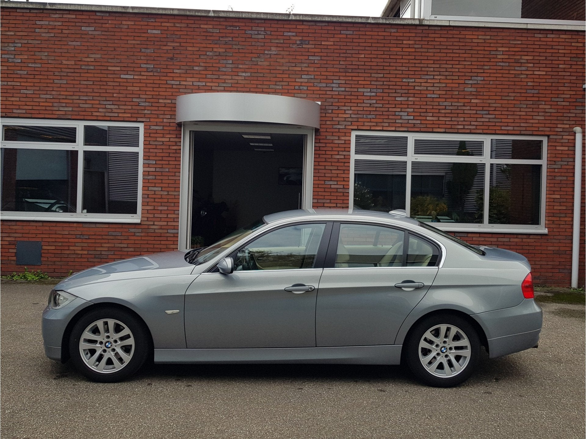 BMW 3-serie 325i Aut 1e Eig Leder Navi Xenon Ecc (bj 2005), Auto's, Automaat, 745 kg, Achterwielaandrijving, Gebruikt