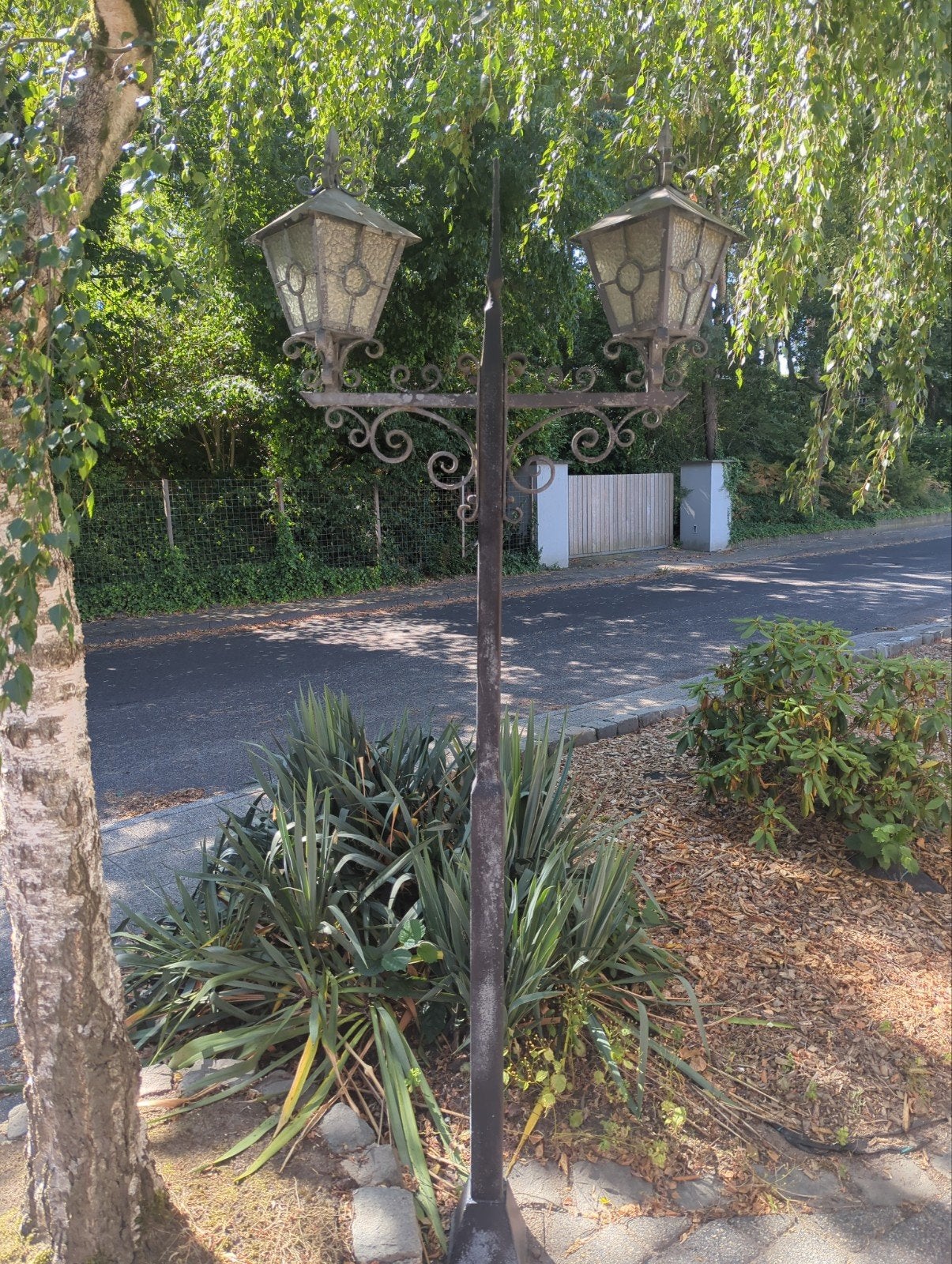 Metalen lantaarnpaal met dubbele lampen, Ophalen