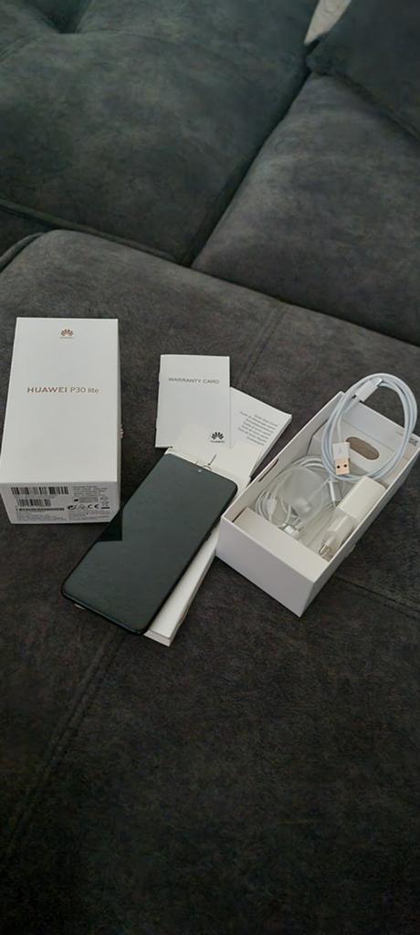Huawei p30 lite + zwarte bookcase + 2x glas screenprotector, Zwart, Touchscreen, Ophalen of Verzenden, Zo goed als nieuw