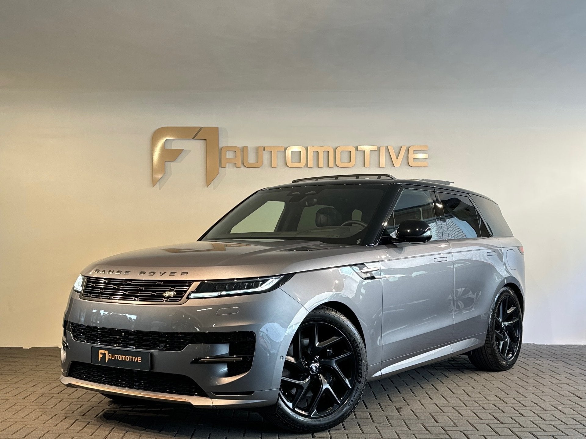 Land Rover Range Rover Sport 3.0 P460e Dynamic SE Pano|BTW, Auto's, Land Rover, Automaat, Zwart, 2996 cc, Bedrijf
