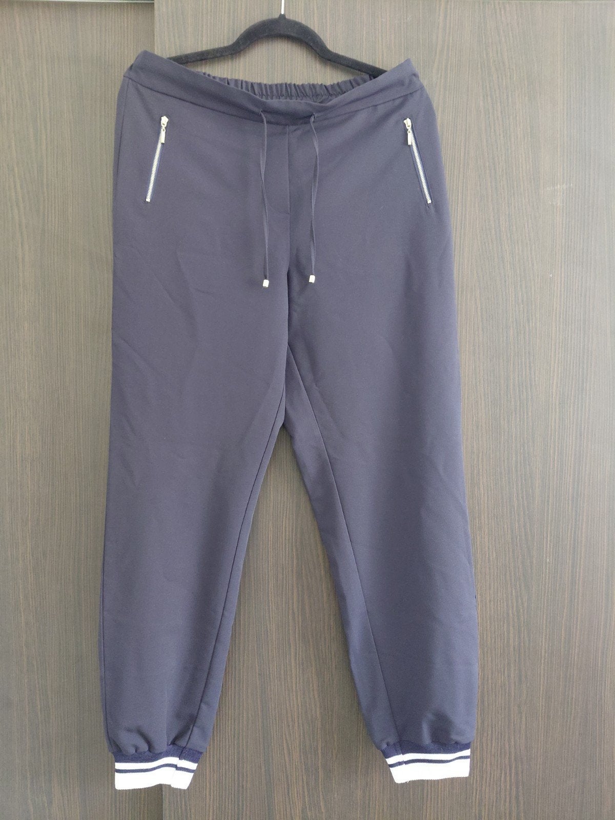 Donkerblauwe Broek met Streepdetails - Maat 42, Kleding | Dames, Broeken en Pantalons, Blauw, Maat 42/44 (L), Ophalen of Verzenden