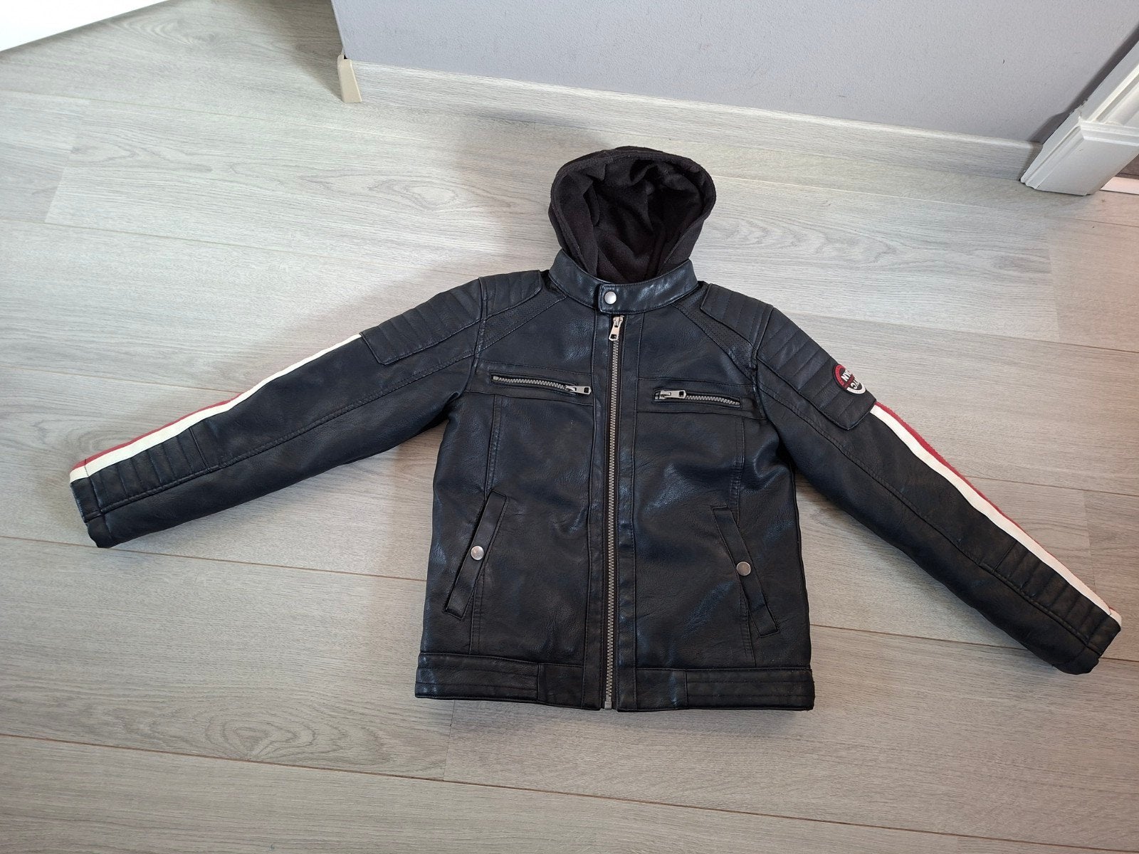 Stoere zwarte (leren) jongens tussenjas maat 140, Ophalen of Verzenden, Gebruikt, Jongen, Jas
