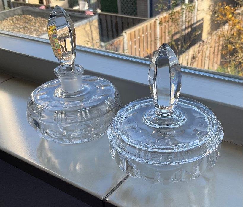 kaptafelset toiletset parfumfles wattenpot poederpot kristal, Ophalen of Verzenden