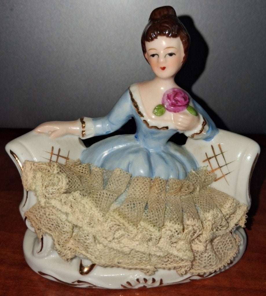 porseleinen bankje met dame, Ophalen of Verzenden, Zo goed als nieuw, Overige materialen, Vintage