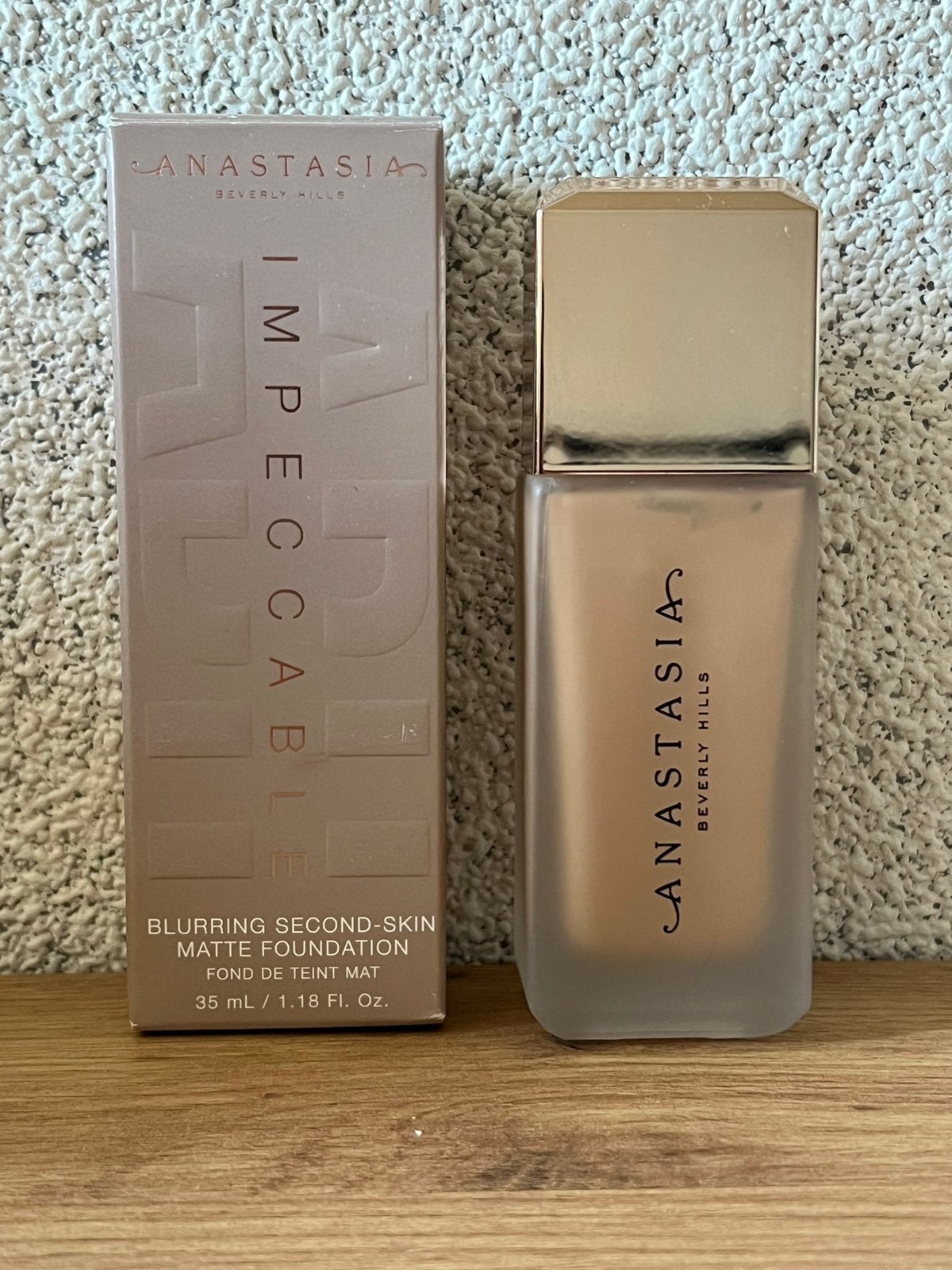 Anastasia Beverly Hills Impeccable foundation 2.5W, Sieraden, Tassen en Uiterlijk, Uiterlijk | Cosmetica en Make-up, Ophalen of Verzenden