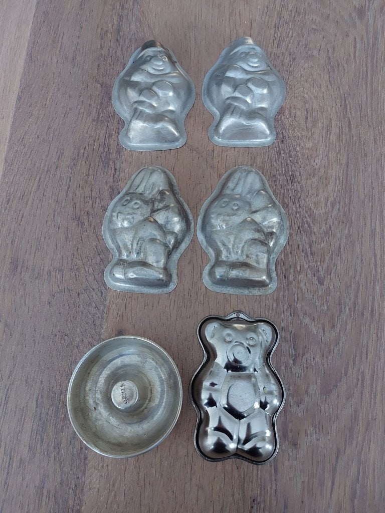 Bakvormen - Sinterklaas - paashaas - beer - 6 stuks, Ophalen of Verzenden, Gebruikt, Bakvorm