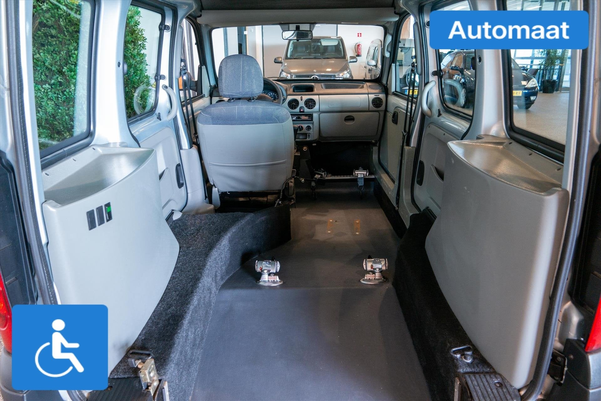 Renault Kangoo Rolstoelauto Automaat - Rolstoel voorin / SBS, Auto's, 12 maanden, Stof, Gebruikt, Zwart