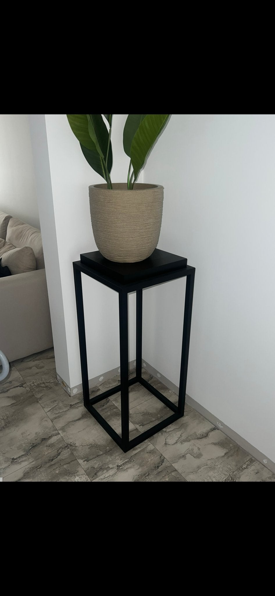 Zwarte metalen plantenstandaard/ decor pilaar., Ophalen, Zo goed als nieuw
