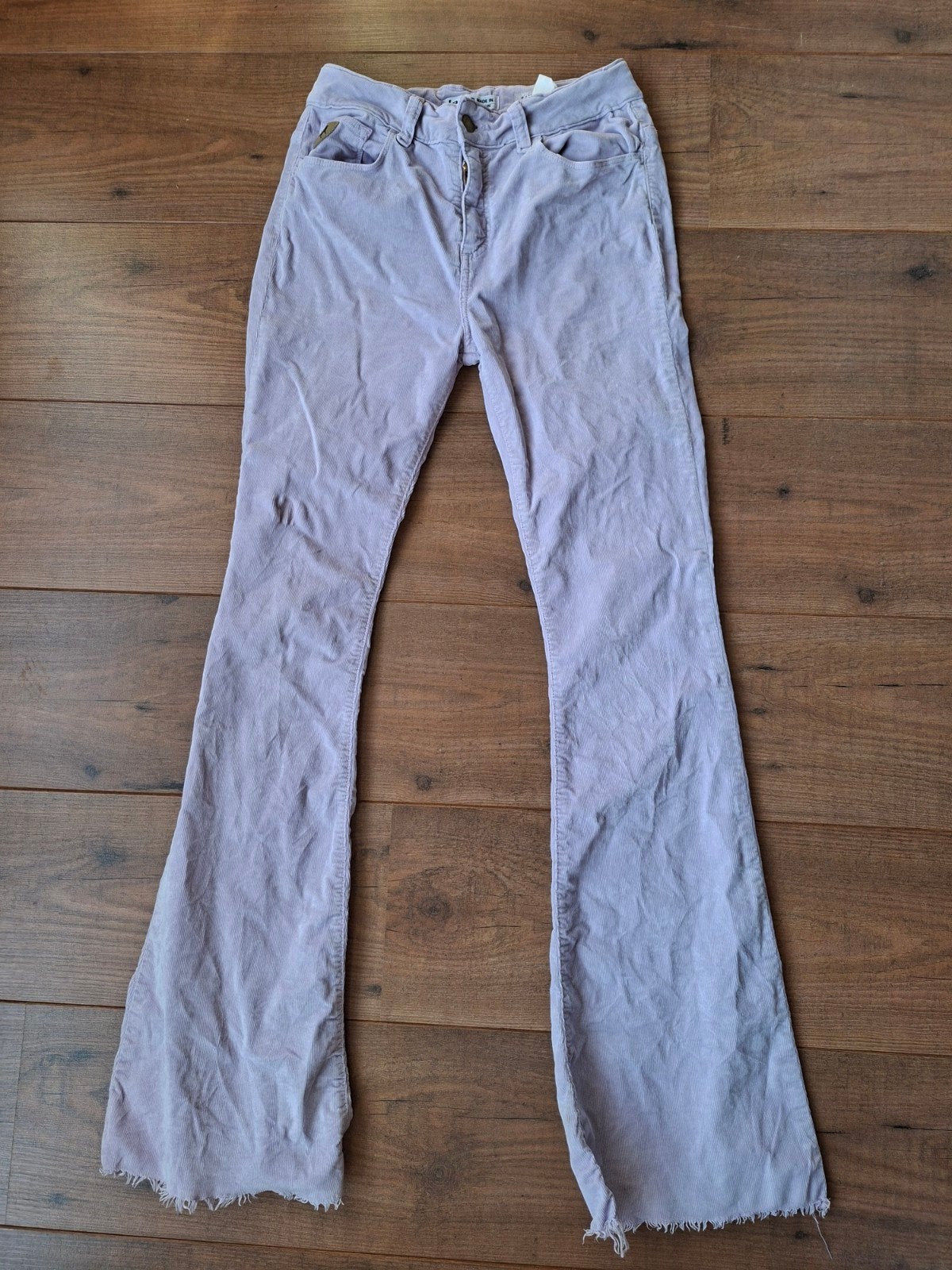 Lois Raval High Rise Flare Lila Corduroy Maat 27/32, Kleding | Dames, Broeken en Pantalons, Paars, Ophalen of Verzenden, Lois