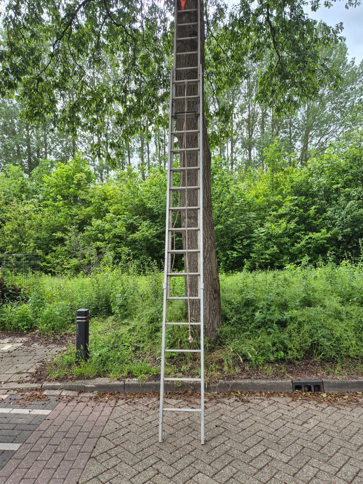 Uitschuifbare ladder, goed voor een tweede ronde, Doe-het-zelf en Verbouw, Ladders en Trappen, Ophalen of Verzenden