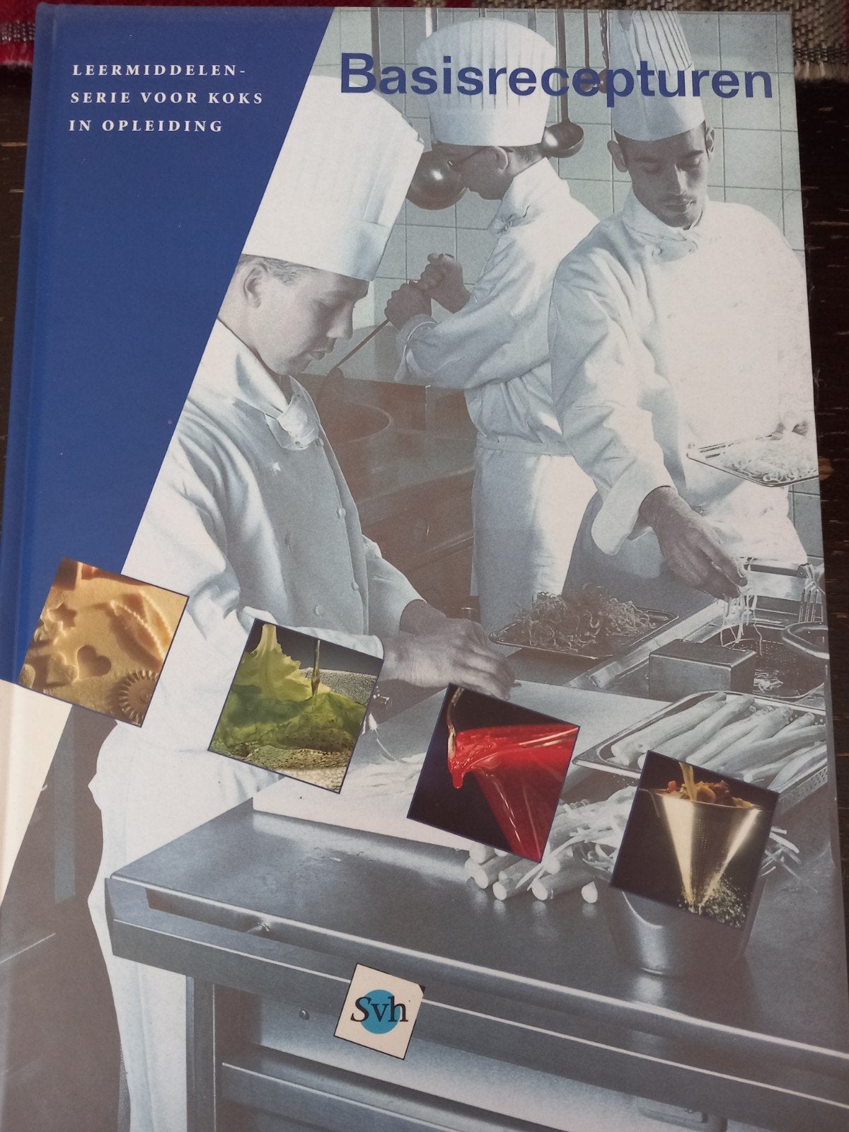 Basisrecepten - Leerboek voor koks in opleiding, Boeken, Hoofdgerechten, Ophalen of Verzenden, Overige gebieden, Horeca Branche Instituut