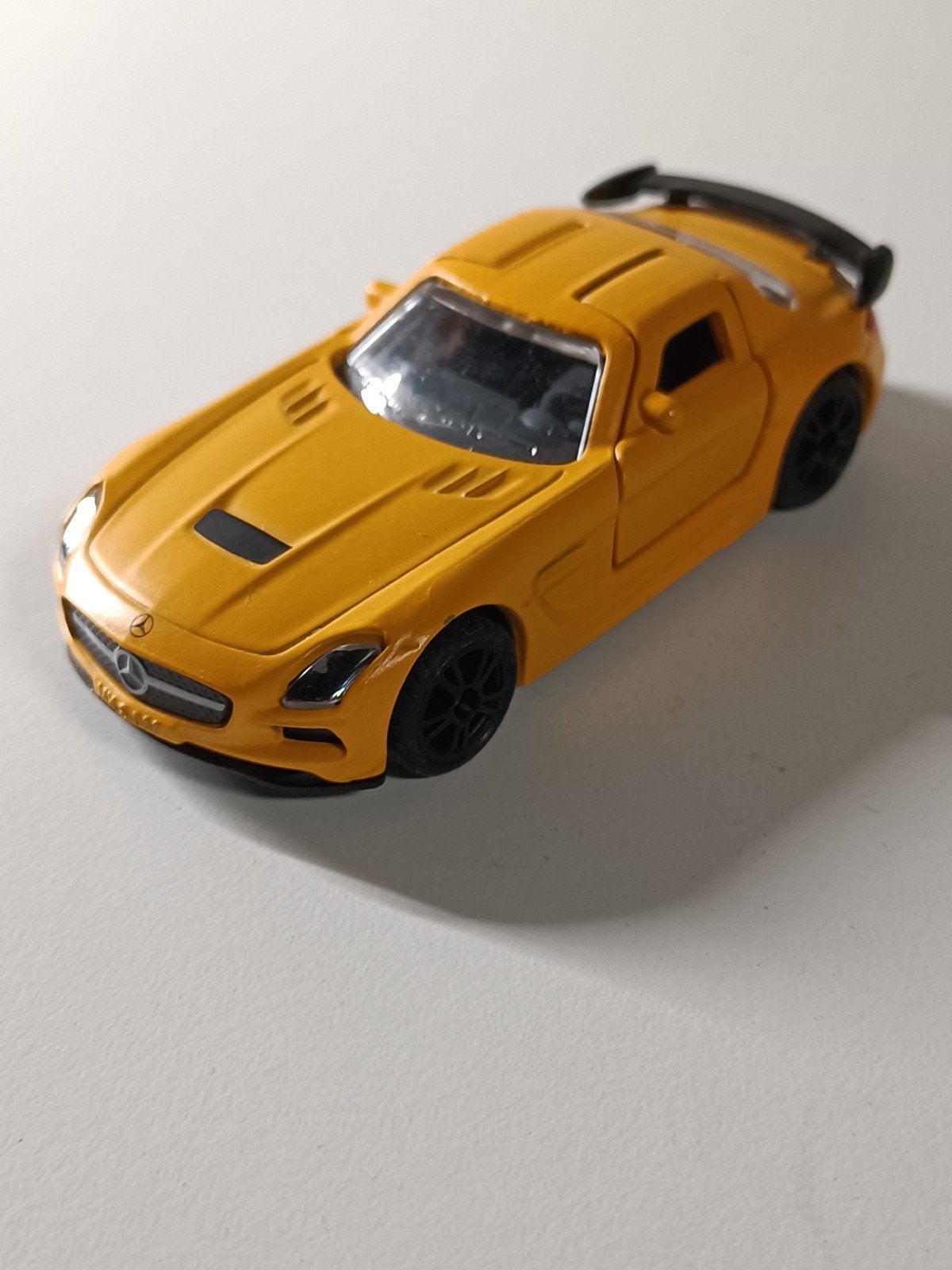 Siku Mercedes-Benz SLS AMG - Geel, Ophalen of Verzenden, Gebruikt, Auto