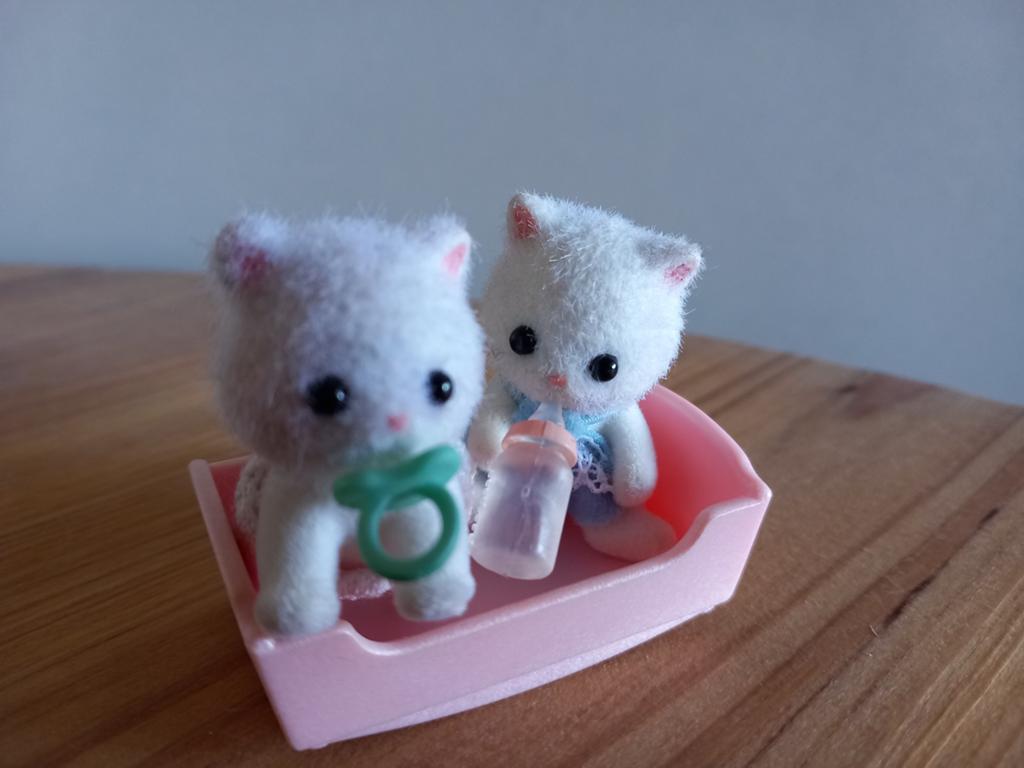 Sylvanian families babykat/tweeling/mandje compleet, Ophalen of Verzenden, Gebruikt