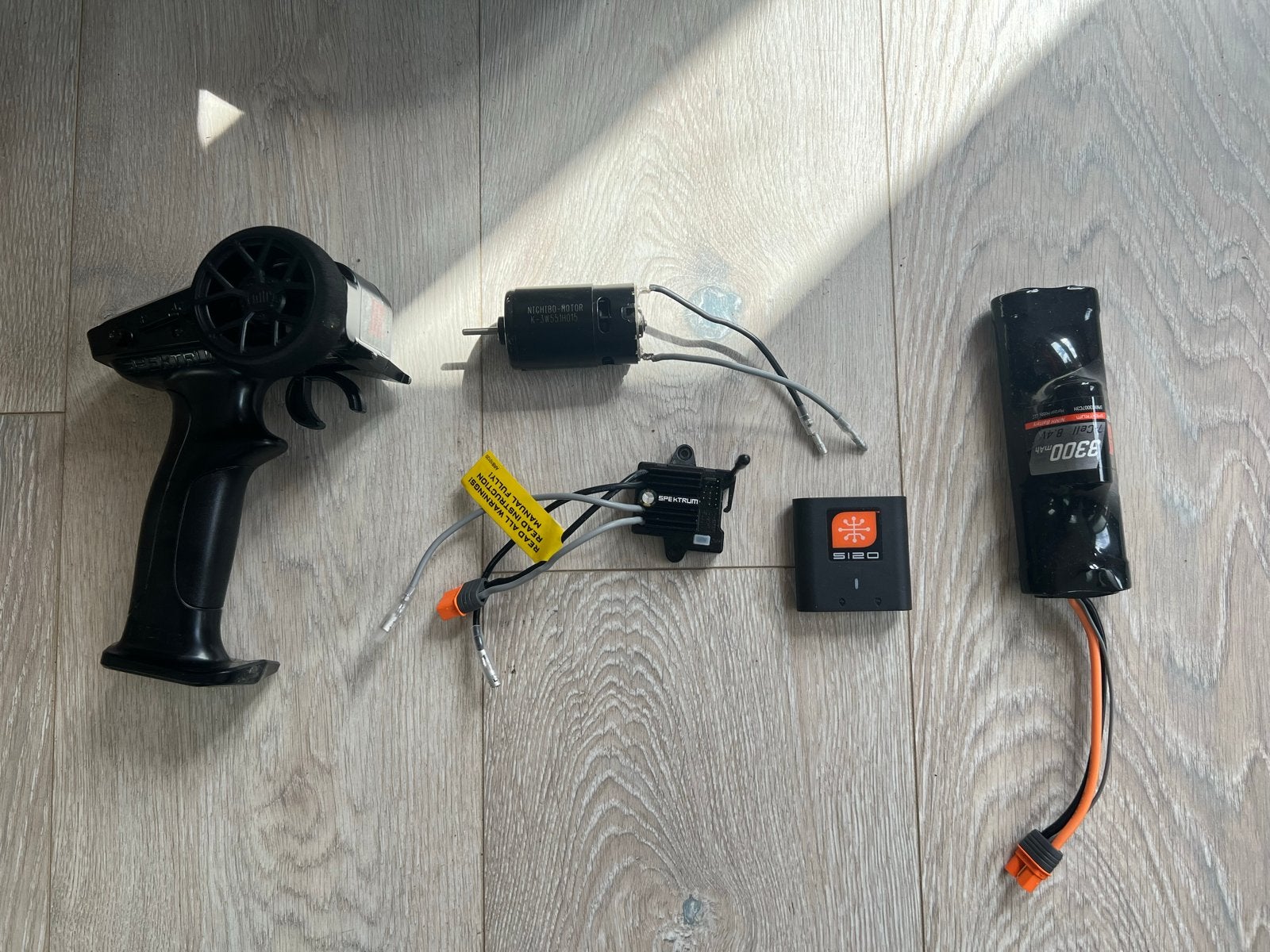 Nieuw! Spektrum brushed: Zender, Motor, Ontv, Accu en lader, Hobby en Vrije tijd, Modelbouw | Radiografisch | Auto's, Elektro
