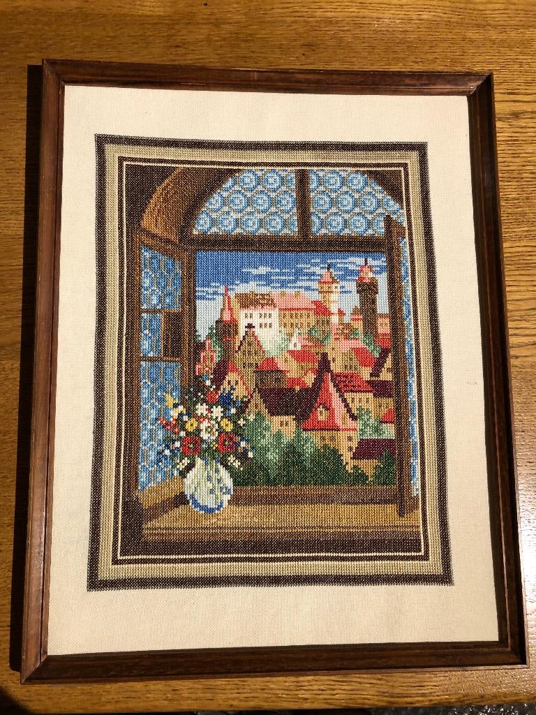 Wanddecoratie Schilderij Uitzicht door raam op stadje-dorp, Ophalen of Verzenden
