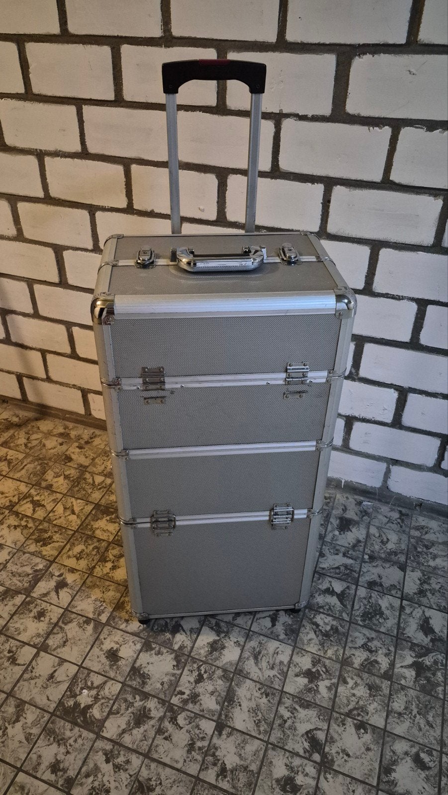 pedicure of make-up koffer op wielen - met stroom, Ophalen, Gebruikt, Grijs, Hardcase