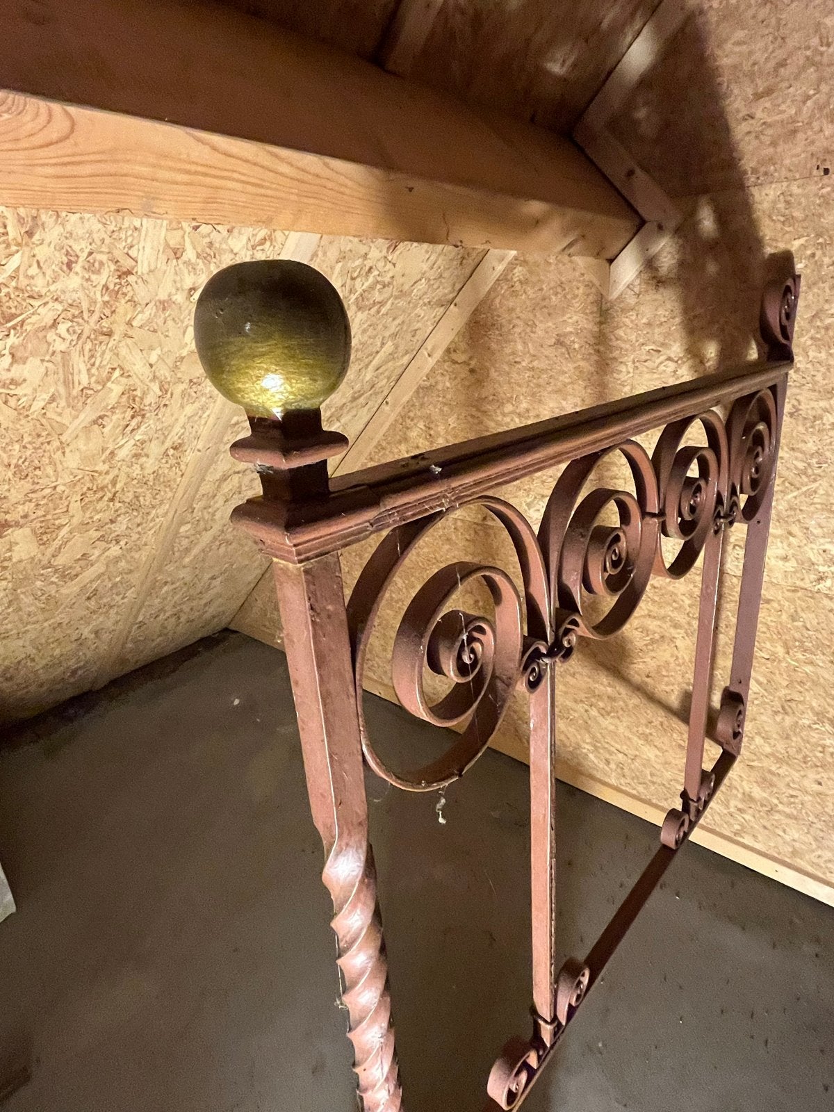 Antiek smeedijzeren hekwerk met natuurstenen voet, Ophalen of Verzenden